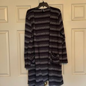 🐈Striped Black and Gray Women's Sweater